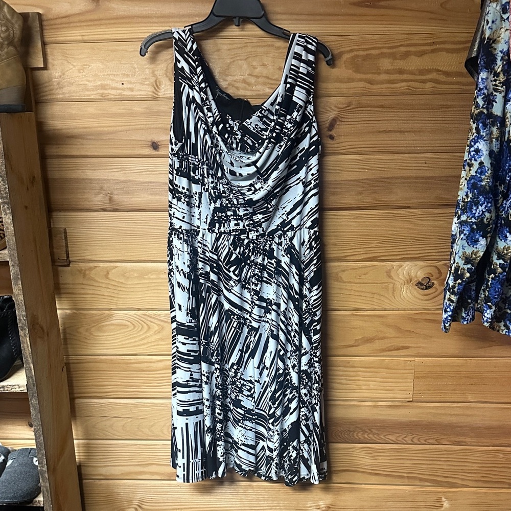 Maggy Boutique Black and White Women's Sleeveless Dress Size 12